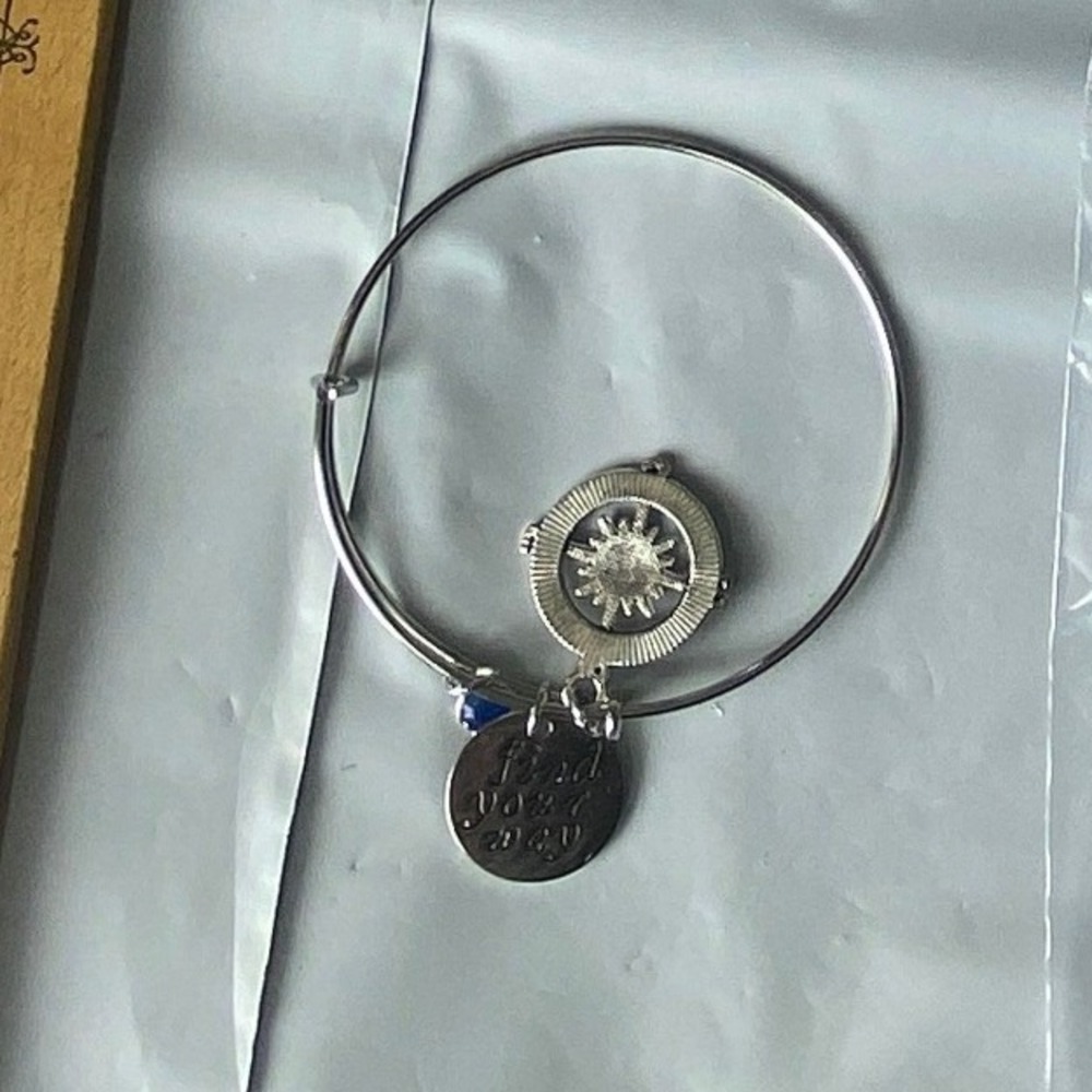 Compass‎ Charm Bangle Bracelet Silver Tone Travel Adventure Jewelry
